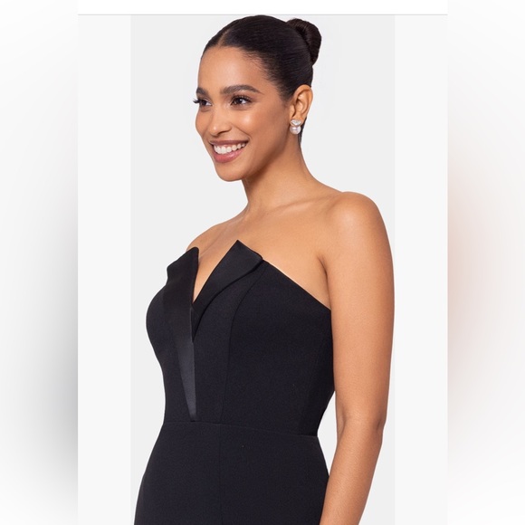 Black Sleeveless Maxi Dress with Plunge Neckline - Picture 4 of 4